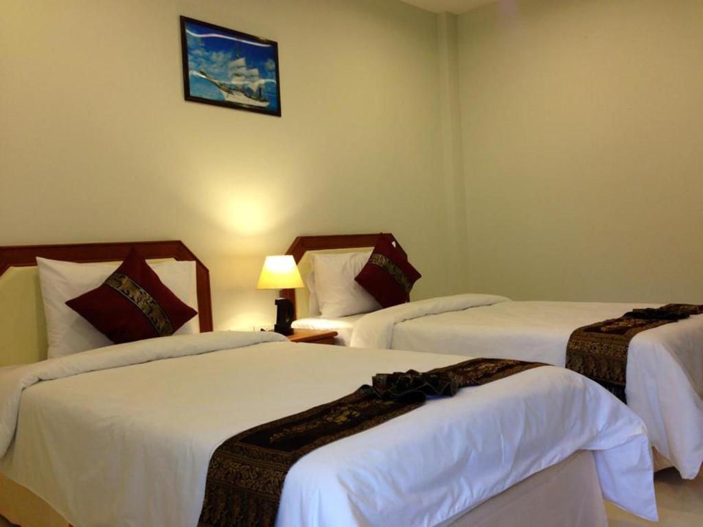Phuket Airport Inn Ban Bo Han Room photo